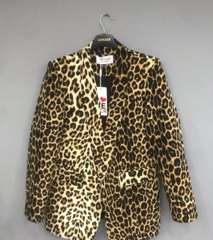 Veste Léopard Élégance Sauvage – Coupe Classique