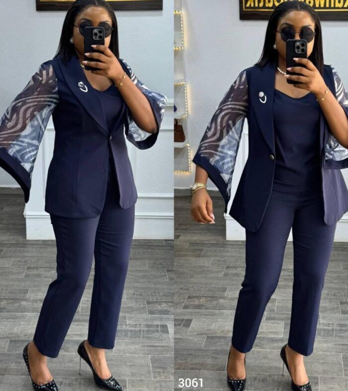 Tailleur Navy Prestige – Manches Voilées & Pantalon Cintré