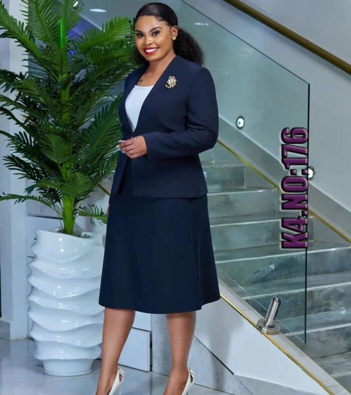 Tailleur Jupe Bleu Marine – Élégance Grande Taille