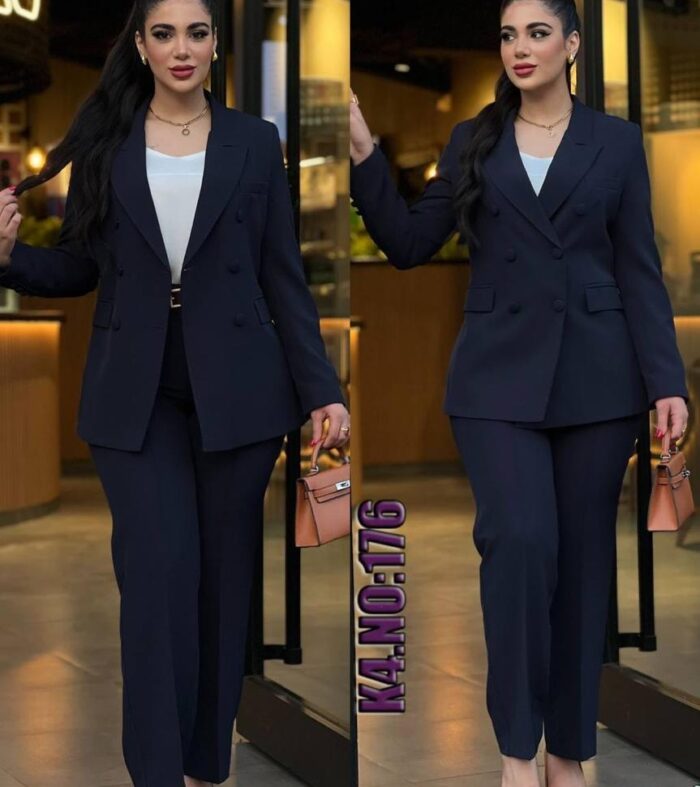 Tailleur Bleu Nuit – Blazer Croisé & Pantalon Élégant