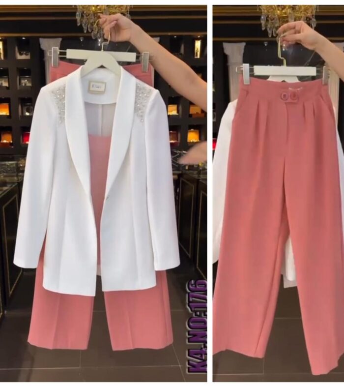 Ensemble "Blush Harmony" – Veste Blanche Perlée & Pantalon Rose